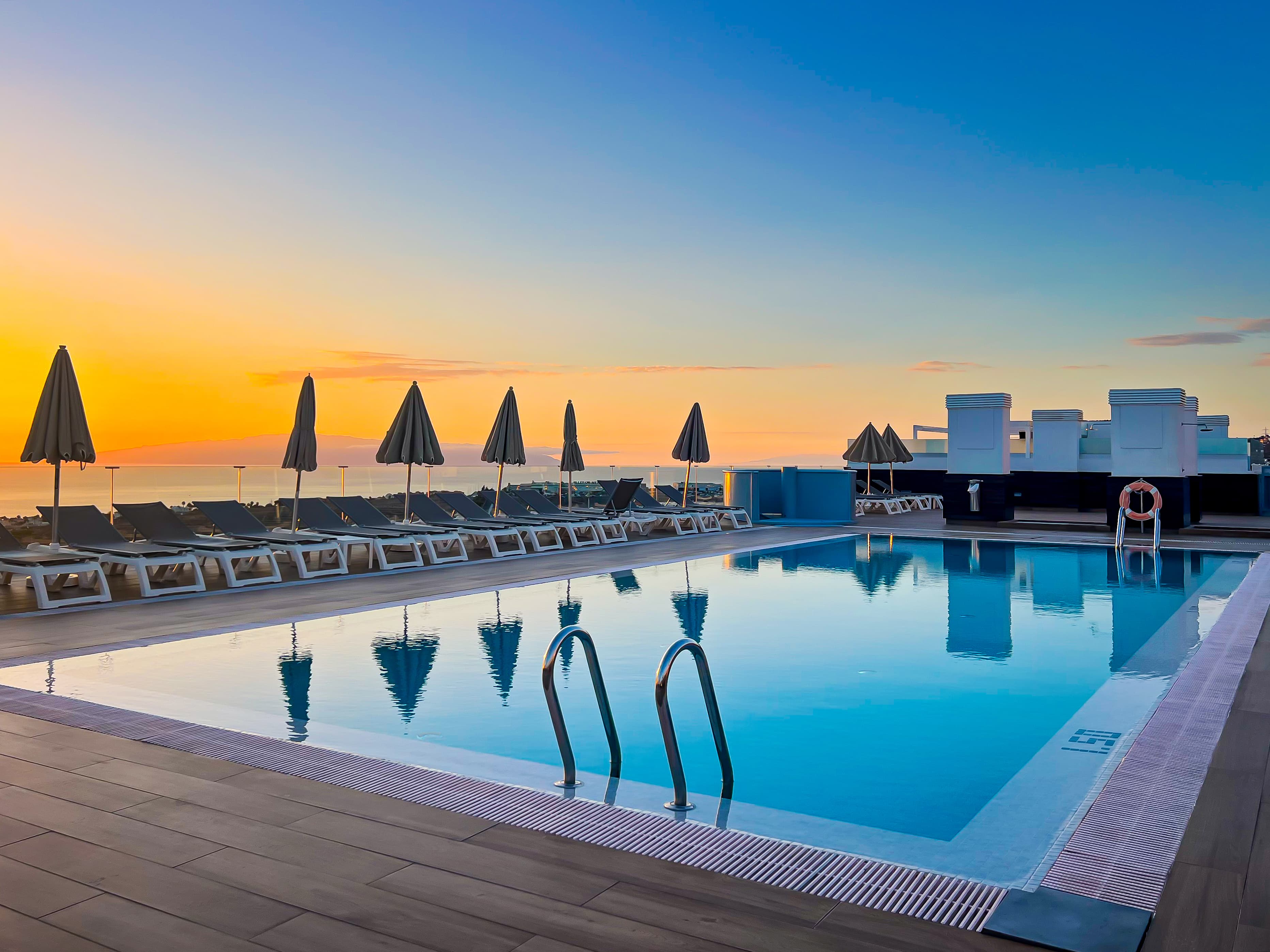 Elegant 2-Bedroom Apartment in Adeje