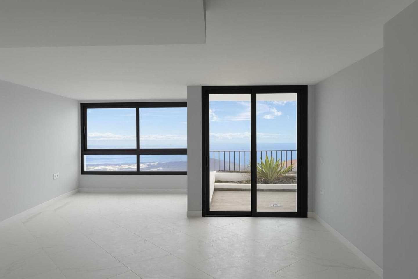 Modern New-Build Townhouse with Sea and Mountain Views