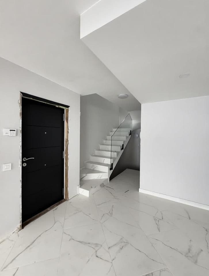 Modern New-Build Townhouse with Sea and Mountain Views