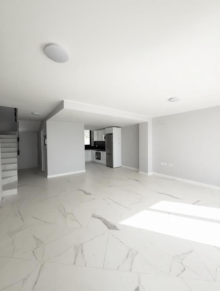 Modern New-Build Townhouse with Sea and Mountain Views