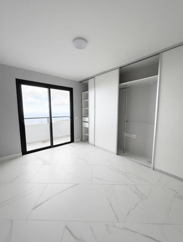 Modern New-Build Townhouse with Sea and Mountain Views