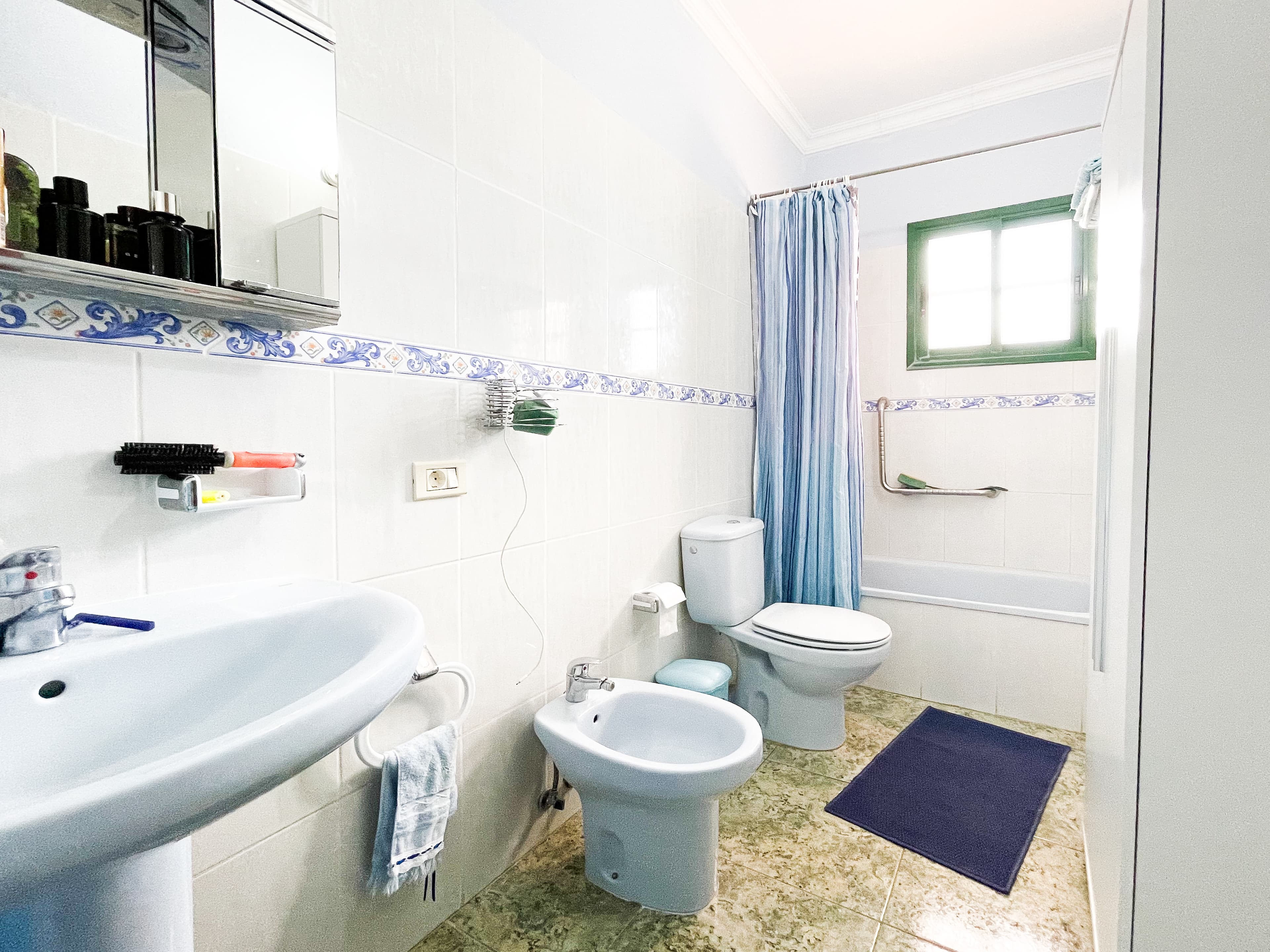 House with Rustic Plot and Wine Cellar for Sale in Granadilla de Abona