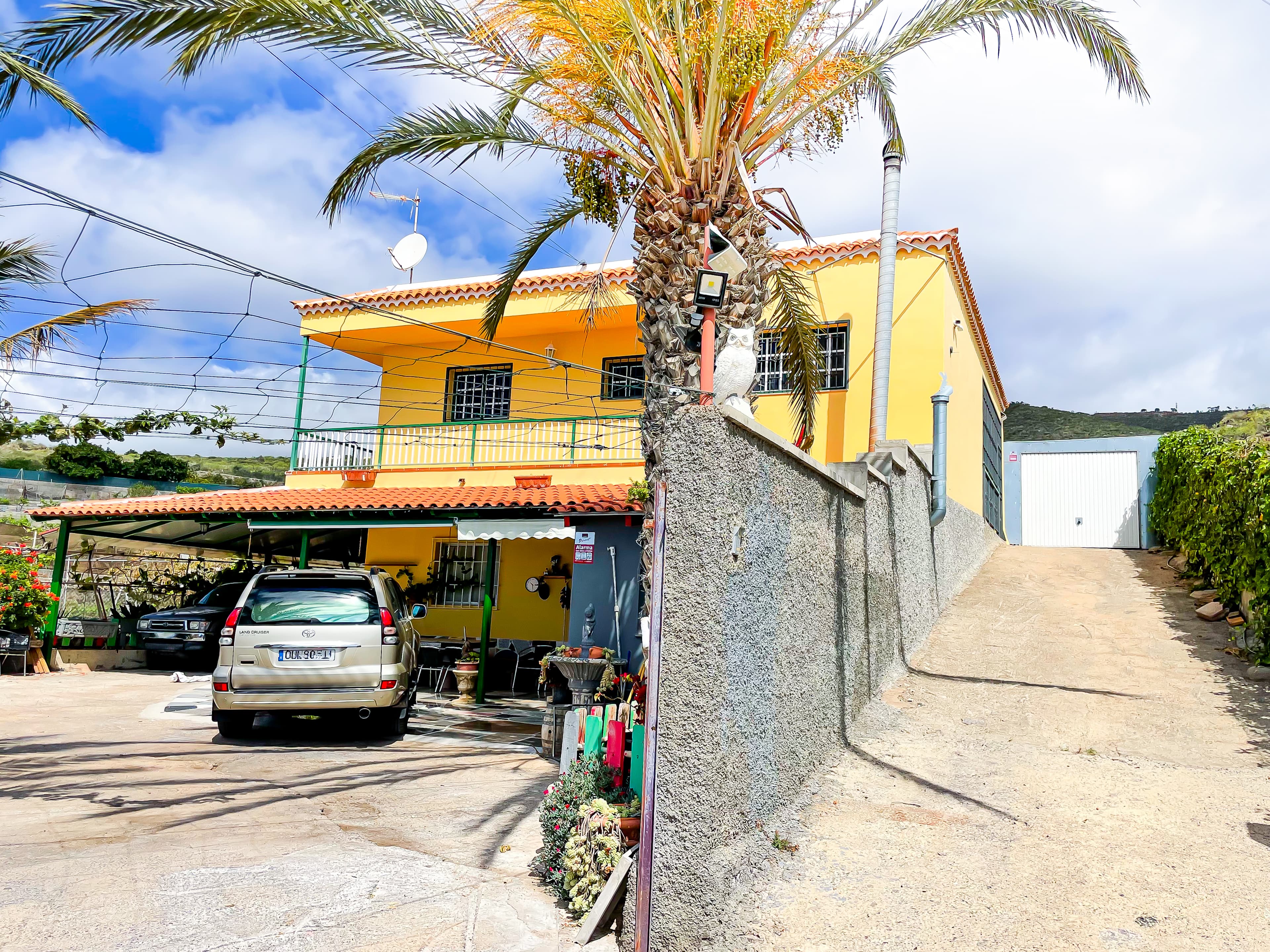 House with Rustic Plot and Wine Cellar for Sale in Granadilla de Abona