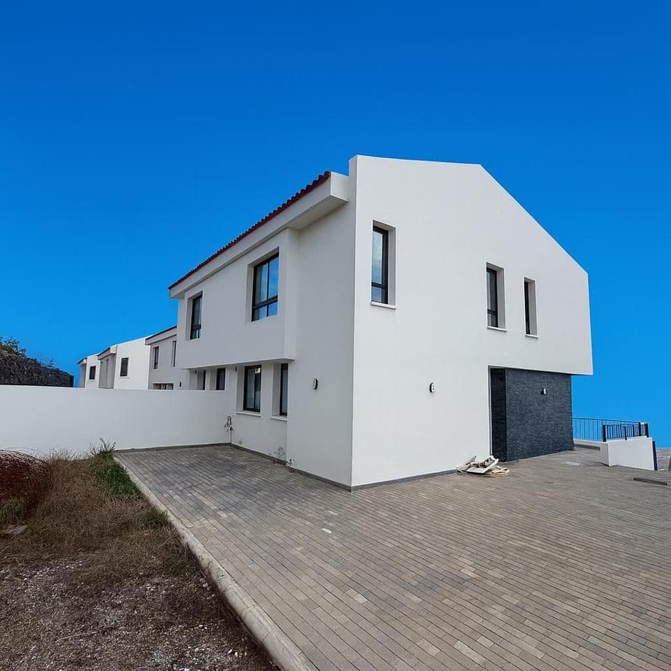 Modern New-Build Townhouse with Sea and Mountain Views