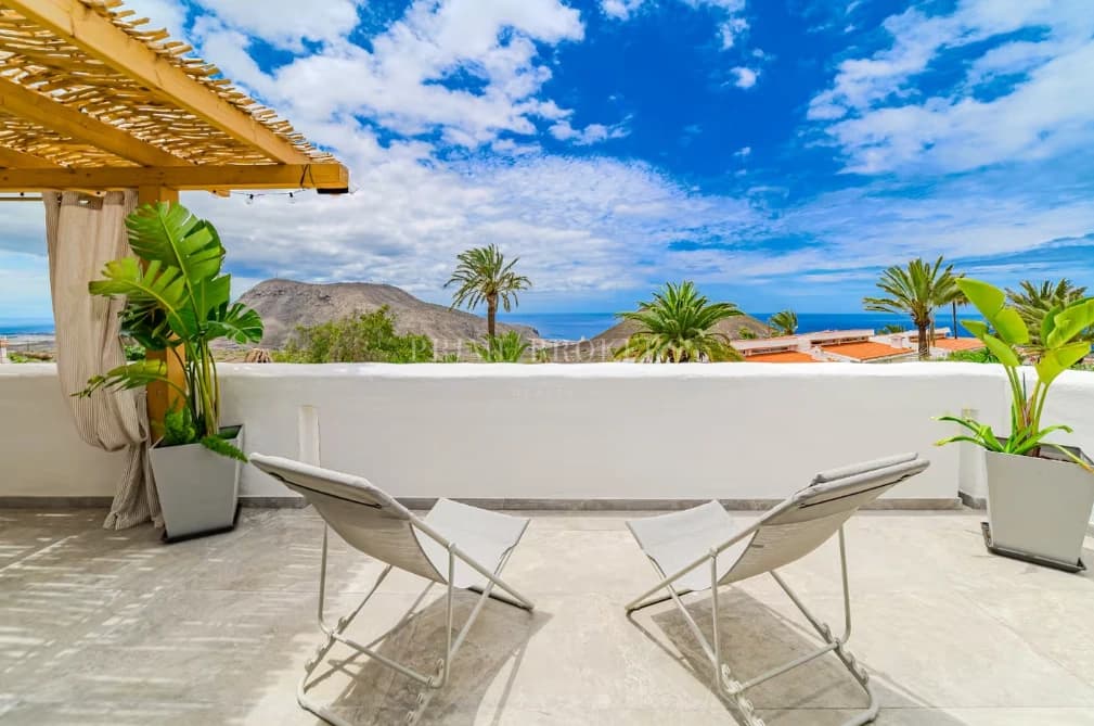 Luxury Villa in Chayofa