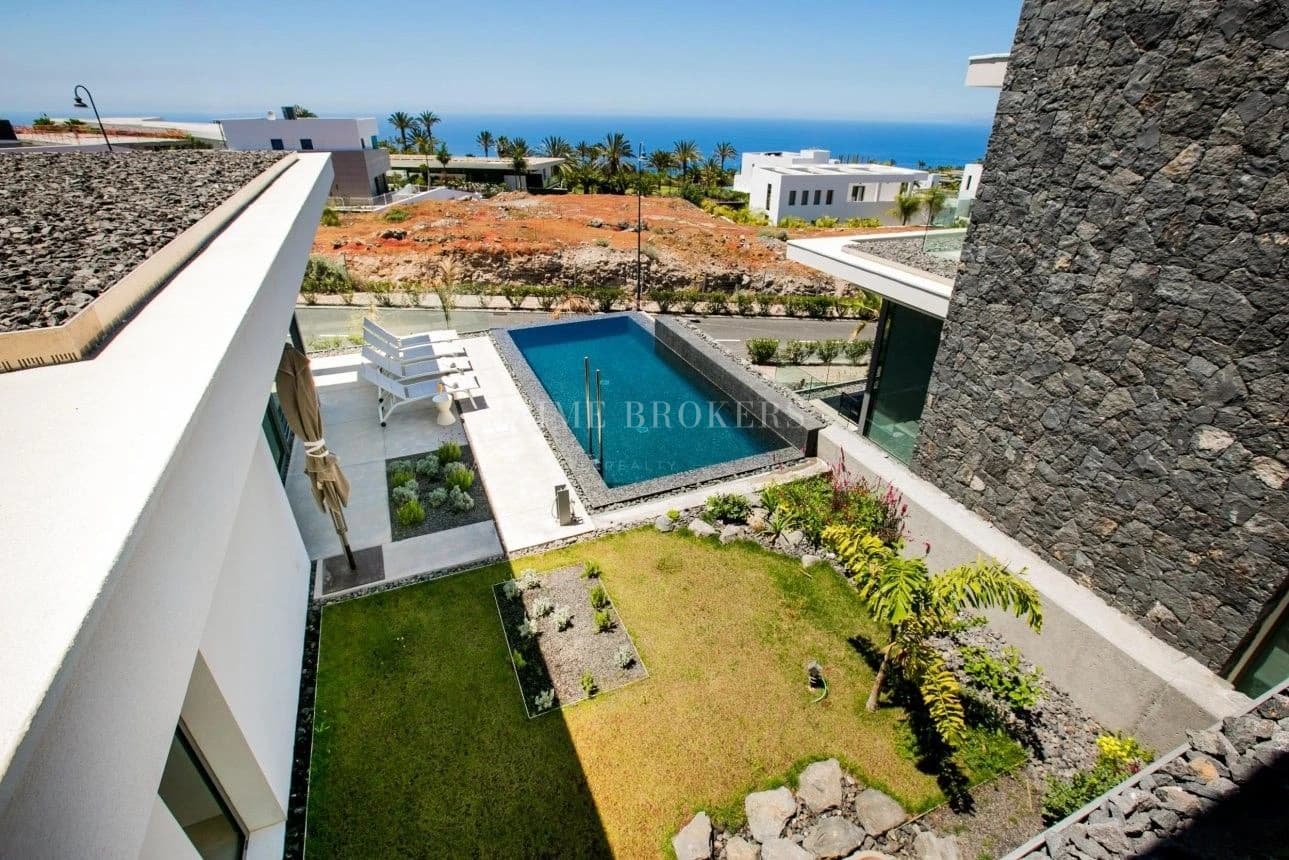 Villa de Lujo con Vistas al Océano en Abama