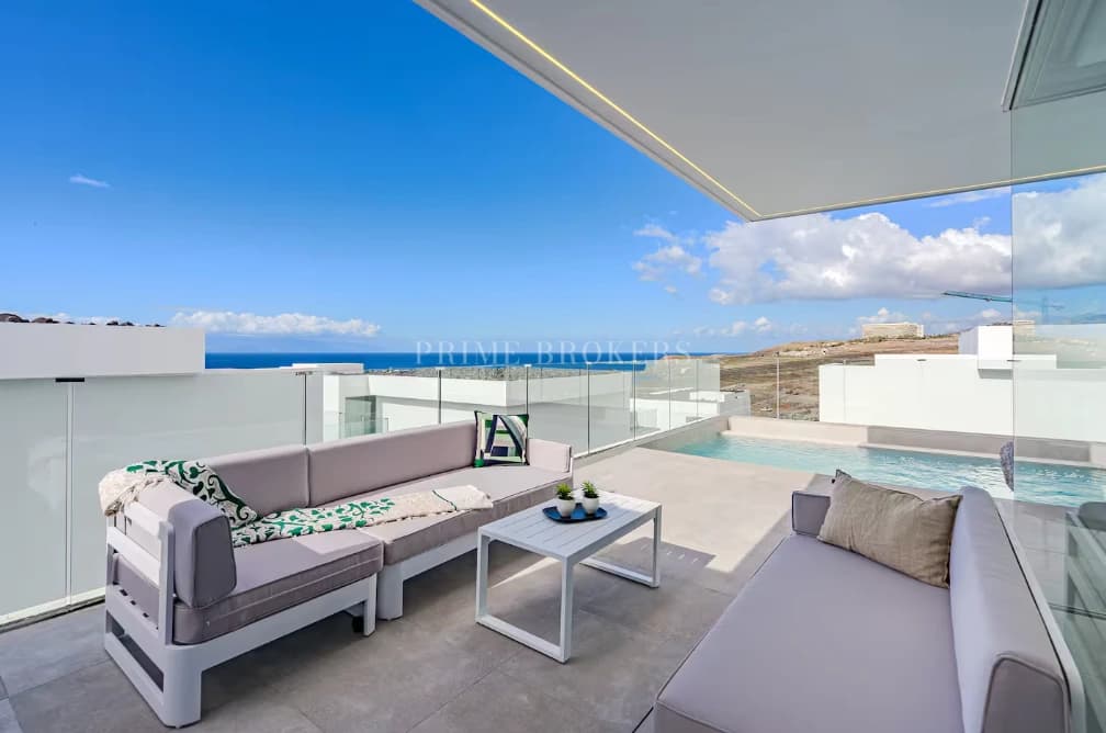 Villa de Lujo Frente al Mar