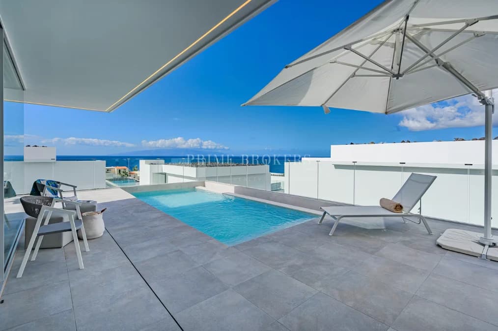 Villa de Lujo Frente al Mar