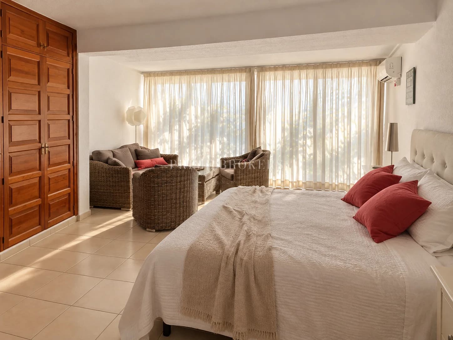 Seafront Villa for Sale in Parque Santiago 1