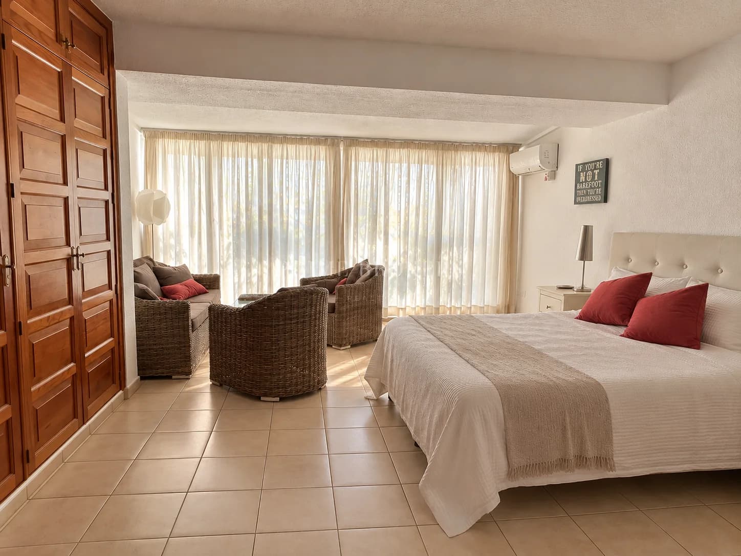 Seafront Villa for Sale in Parque Santiago 1